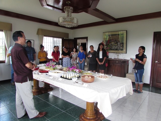 A student made a speech. (Left: Ambassador Horie Right: Ms. Diana Helgenberger)