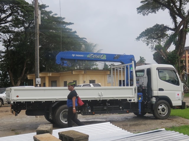 3 ton Truck with crane