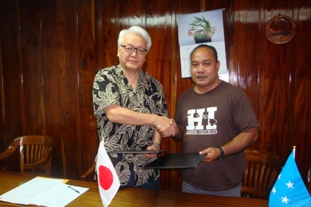 鈴木大使とタルエマイ保険局副局長