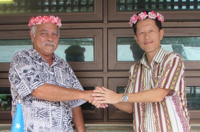 Shaking Hands after Signing Mr. Joseph Villazon, Director of Pohnpei State Department of Education (Left), Counselor Higashimoto (Right)