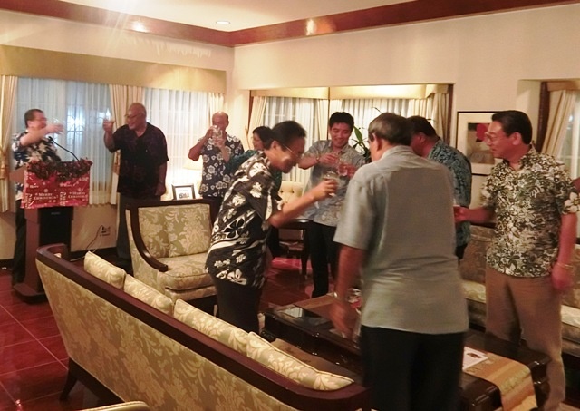 Mr. Akaishi making a toast at the reception on 18th     (From right, Mr. Nagahama, President Christian, Mr. Ishii, Mr. Tatsumi and Sen. Urusemal)