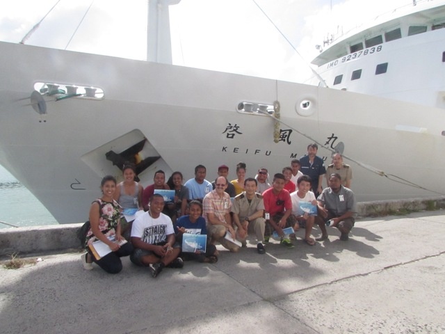 Captain Egashira, Senior Researcher Mr. Nakamura and COM students from Marine Science