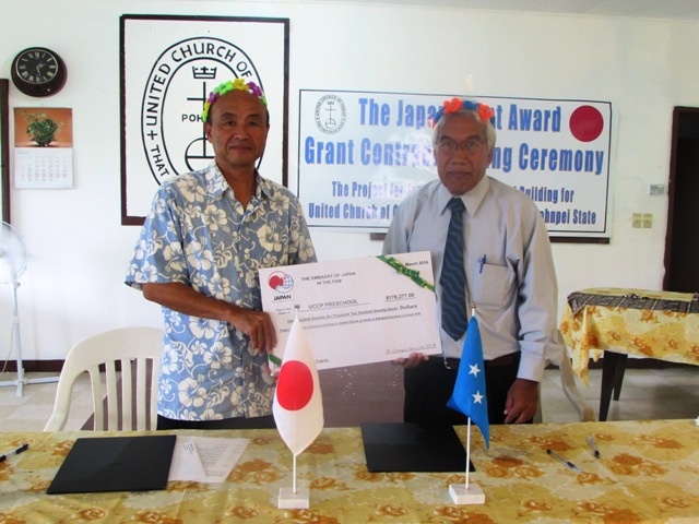 Handing over of big check  (From left) Ambassador Sakai, Vice President Hainrick