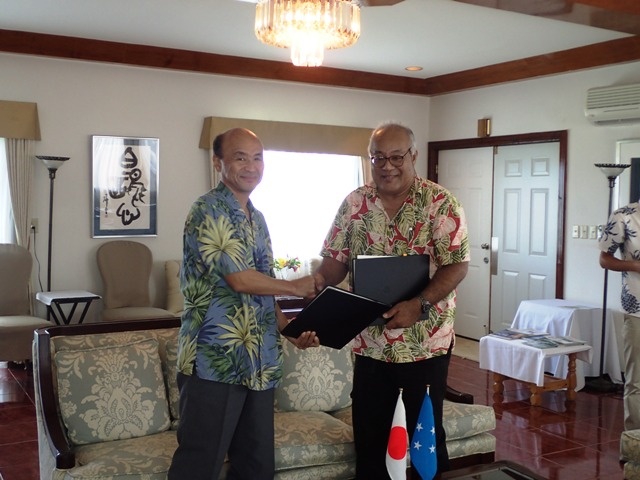 （left）Ambassador Sakai,(right)  Lorin S. Robert, Secretary of Department of Foreign Affairs