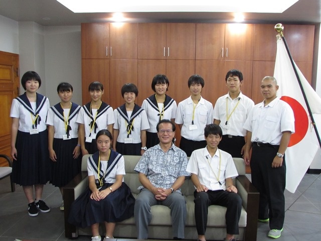 堀江大使と江南市の中学生