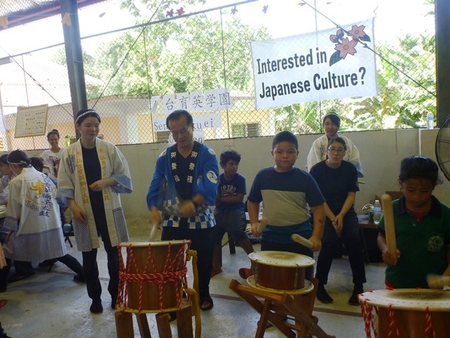 Ambassador Horie tried Japanese drum