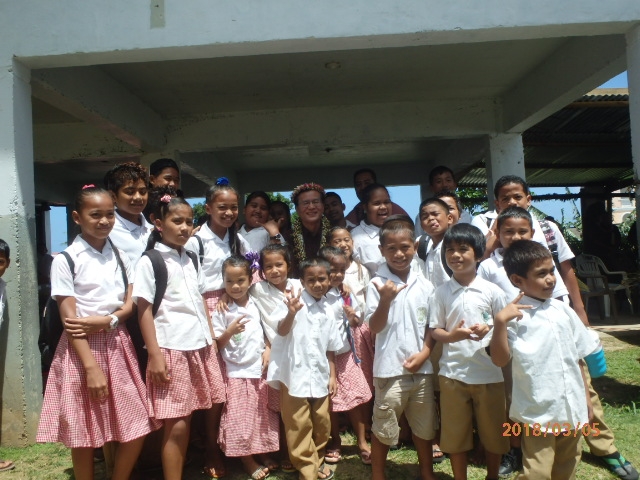 Ambassador Horie with school children