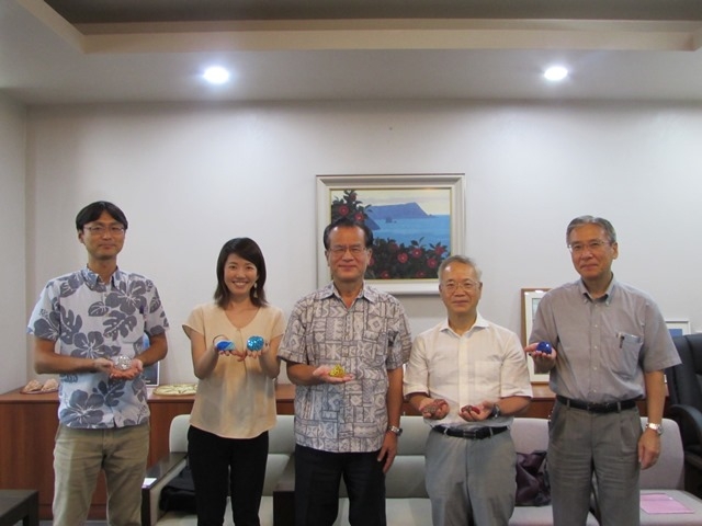 　（左から）織田書記官，松岡JICA企画調整員堀江大使，北村SV，柴田JICA支所長