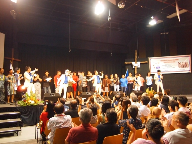 Singing “Sukiyaki” Song together with workshop participants at PMA
