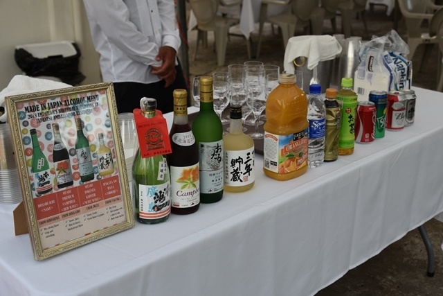 会場で振る舞われた日本酒と日本産ワイン