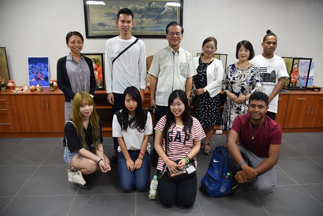 愛知江南短期大学一行と堀江大使