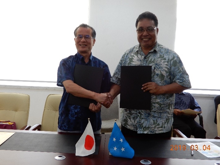 Handing over the signed Grant Contract