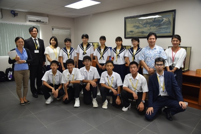 Mr. Sugiyama, Charge d'Affaires ad interim and the students from Konan city