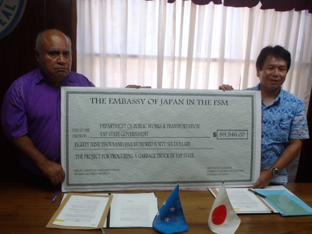 Handing over the signed Grant Contract