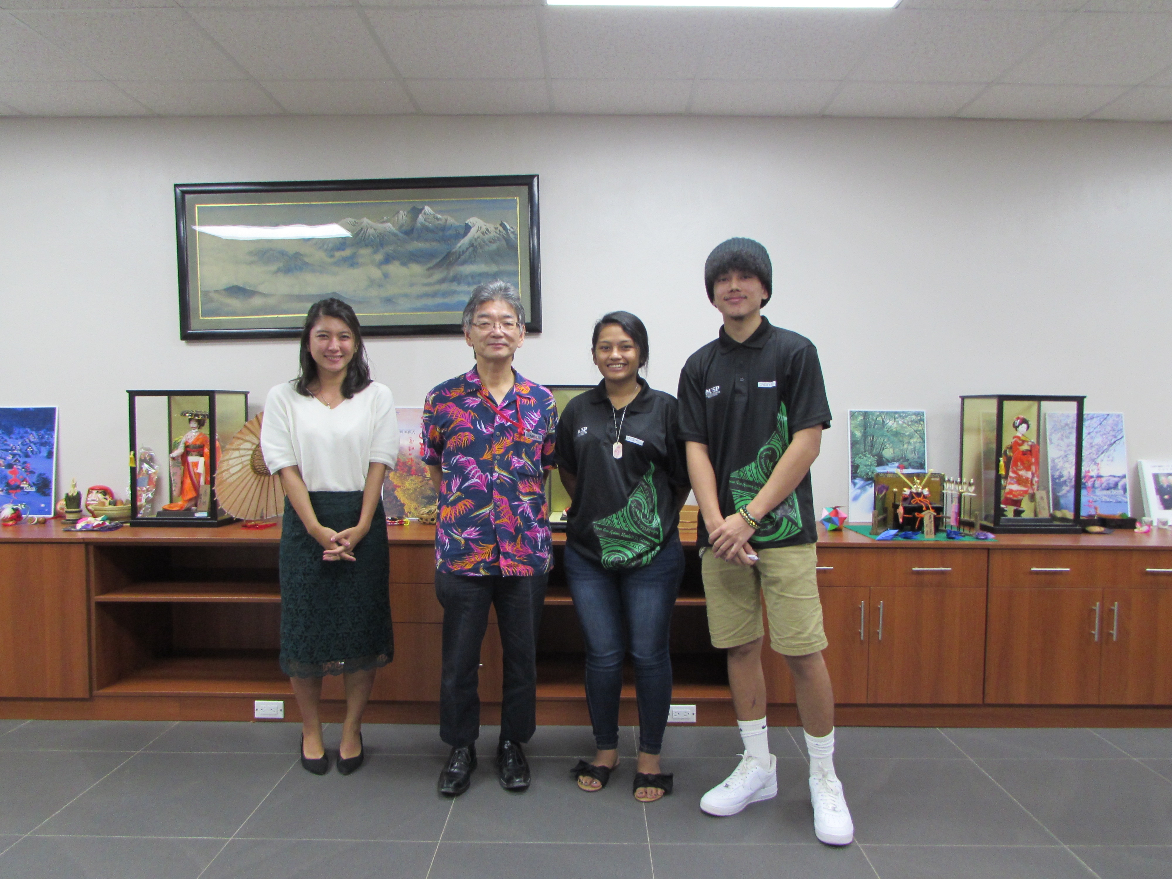 Ms. Iizuka, the Embassy staff, Ambassador Sobashima, and the participants of JENESYS 2019